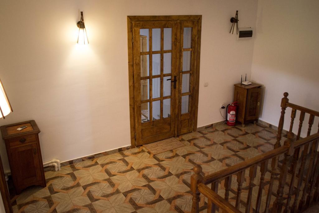 Casa Diana Hotel Comăna Exterior foto